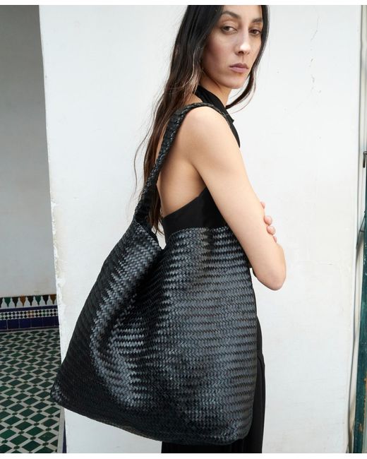 Mango Black Medium-sized Braided Bucket Bag