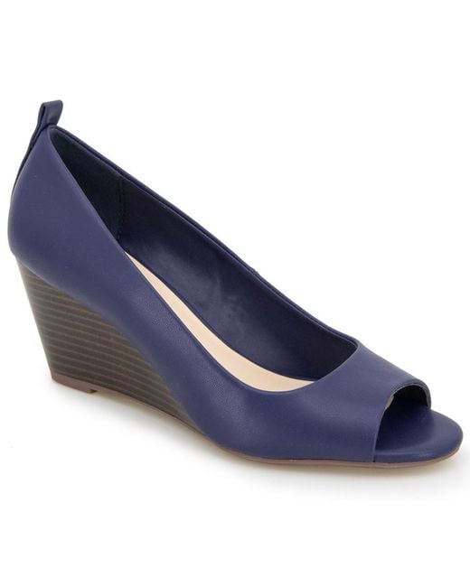 Kenneth Cole Blue Elinor Pump