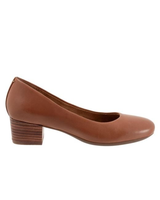 Softwalk® Brown Lynn Pumps