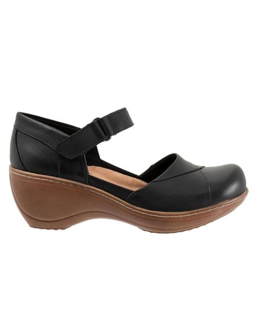 Softwalk® Black Miri Clog
