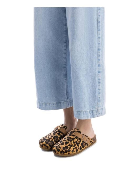 Xti Brown Suede Casual Clogs By