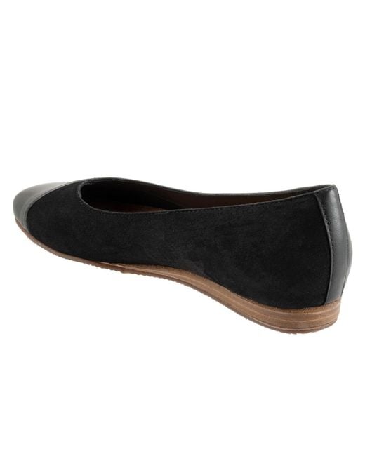 Softwalk® Black Vina Flat