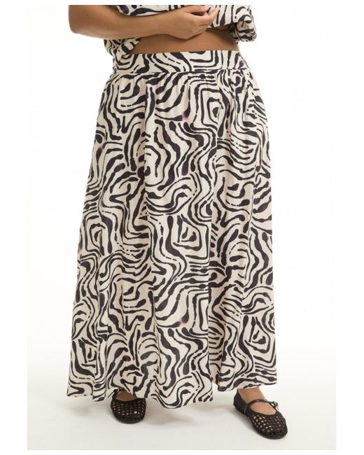 June + Vie White June + Vie Plus Size Pull-on Flowy Maxi Skirt