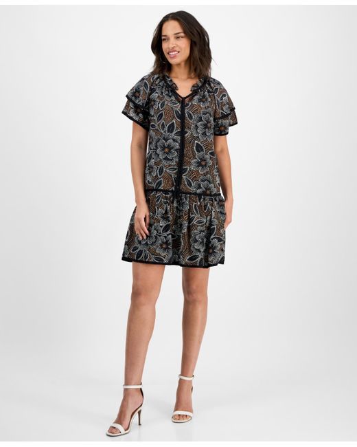 Sandra Darren Black Petite Printed Flutter-sleeve Tiered Dress