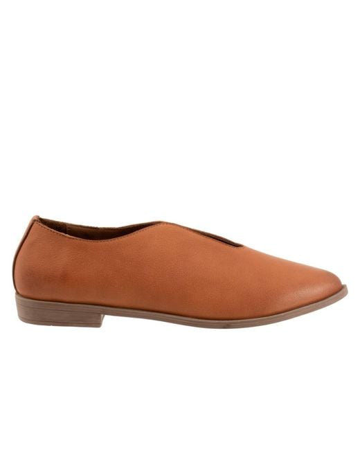 BUENO Brown Berkley Flat