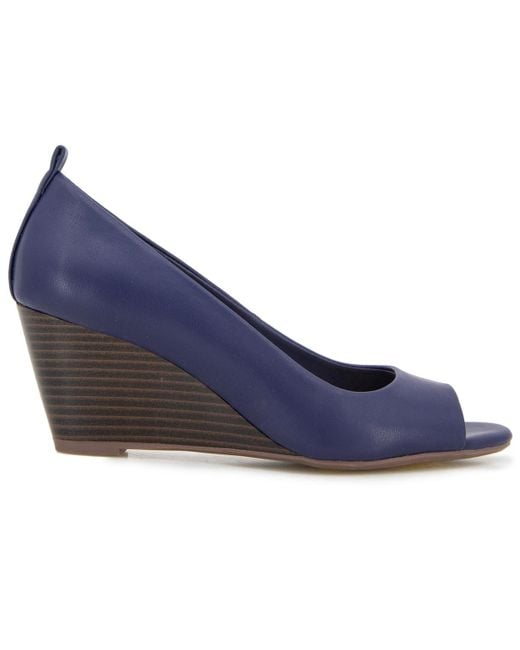 Kenneth Cole Blue Elinor Pump