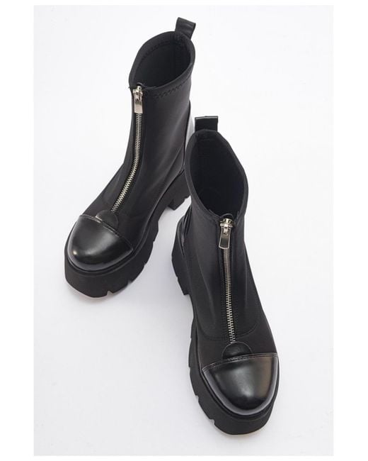Prologue Shoes Black Bray Patent Chunky Boot ()