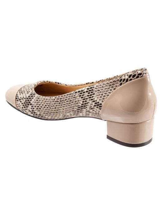 Trotters White Daisy Pump