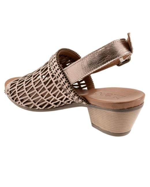 BUENO Brown Lia Pump