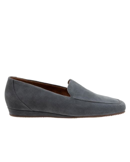 Softwalk® Gray Vista Flat