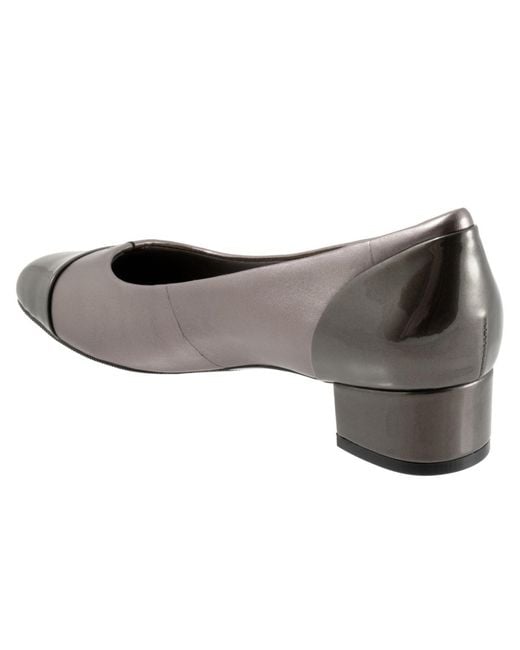 Trotters Gray Daisy Pump