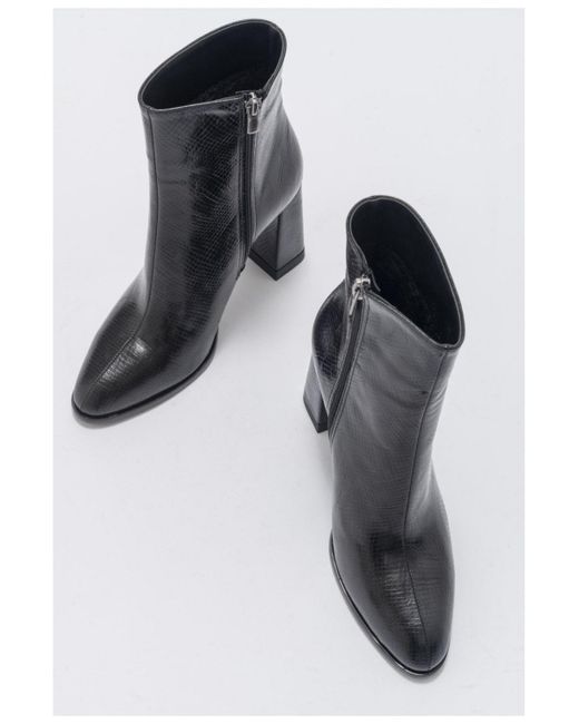 Prologue Shoes Black Jewel High Heel Boot