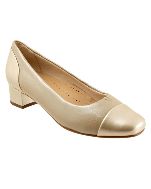 Trotters White Daisy Pump