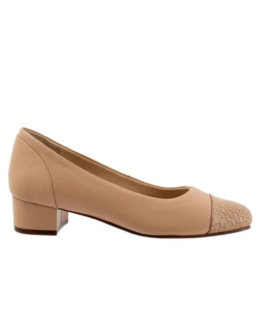 Trotters White Daisy Pump