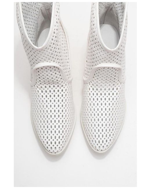 Prologue Shoes White Pera Block Heel Boot ()