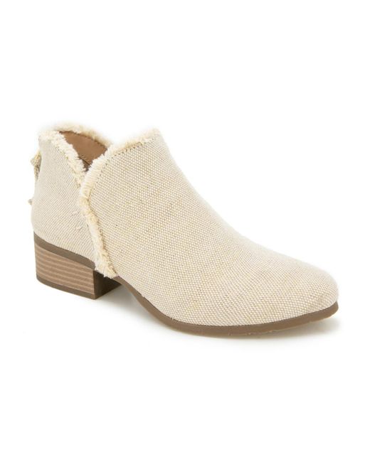 Kenneth Cole White Side Skip Shooties