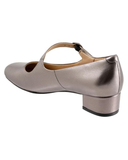 Trotters White Desna Pump