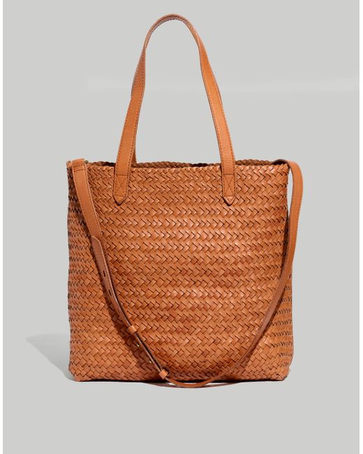 Medium clearance transport tote