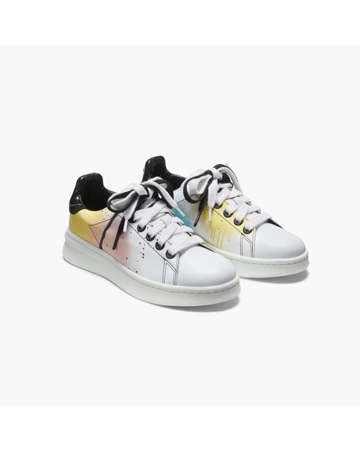 Spray paint hotsell tennis shoes