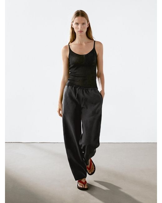 Top Con Spalline E Dettaglio Floreale di MASSIMO DUTTI in Black
