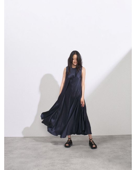 crew neck sleeveless dress