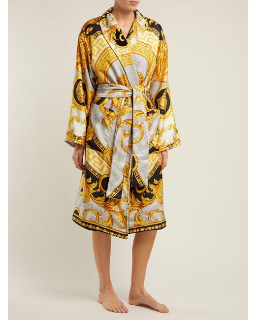 Versace La Coupe Des Dieux Baroque Print Silk Robe in Yellow | Lyst