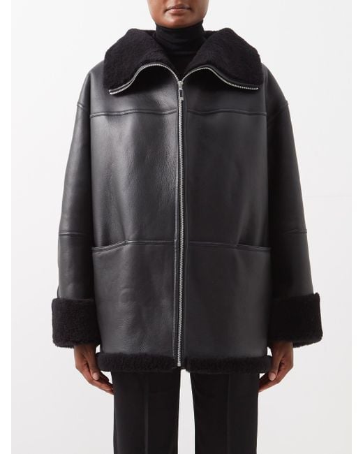 Totême Signature Leather Shearling Jacket in Black | Lyst