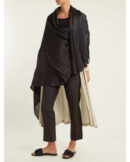 Pleats Please Issey Miyake Madame T Pleated Scarf in Black | Lyst