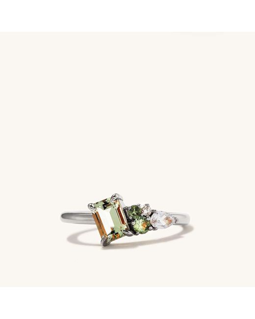 MEJURI Italic Cluster Ring Green White Gold in Metallic Lyst