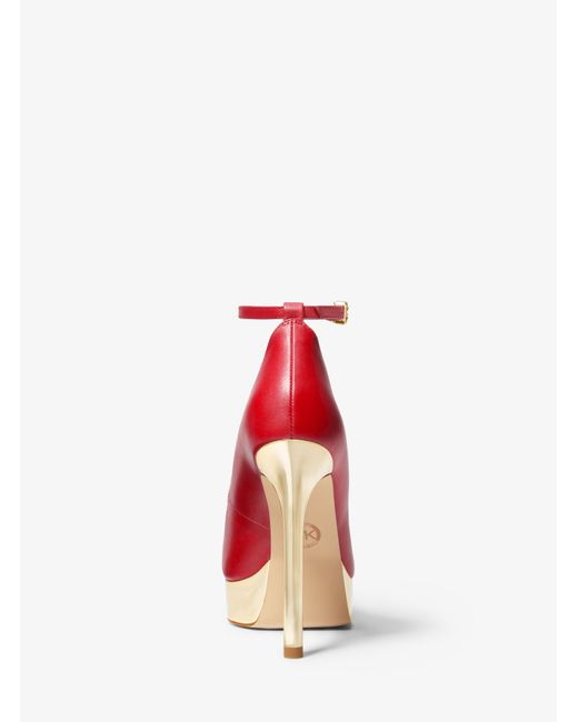 Zapato de salón Xenia de piel con plataforma Michael Kors de color Red