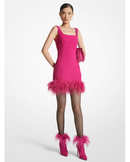 Vestido recto de crepé elástico con ribete de plumas Michael Kors de color Pink
