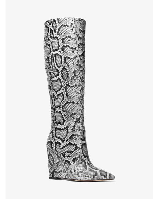 Bota Isra de piel con motivo de serpiente en relieve y cuña Michael Kors de color White