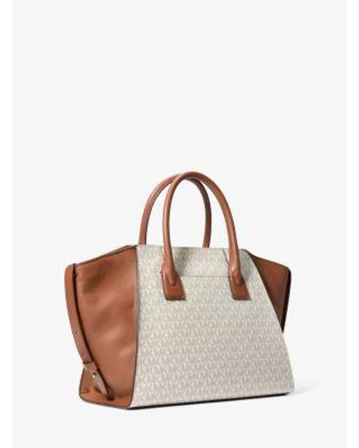 Mk Borsa A Mano Avril Grande Con Stampa Logo di Michael Kors Outlet in Natural