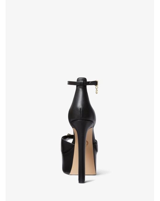 Zapato de salón peep-toe Martina de piel con plataforma Michael Kors de color Black