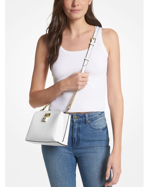 Bolso messenger Ruby mediano de piel saffiano Michael Kors de color White