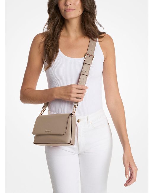Mk Borsa A Tracolla Nessa Piccola di MICHAEL Michael Kors in Brown