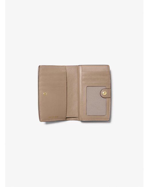 Mk Portafoglio Bryant Medio Con Logo Jacquard di MICHAEL Michael Kors in Natural