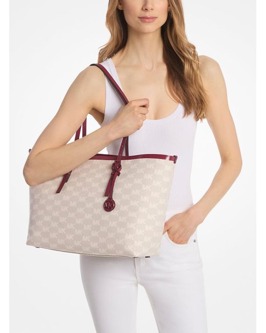 Mk Borsa Tote Quinn Grande Con Logo Jacquard E Pochette di MICHAEL Michael Kors in Natural