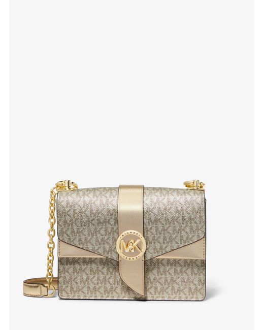 Borsa a tracolla Greenwich piccola in similpelle con logo metallizzata di Michael Kors in Natural
