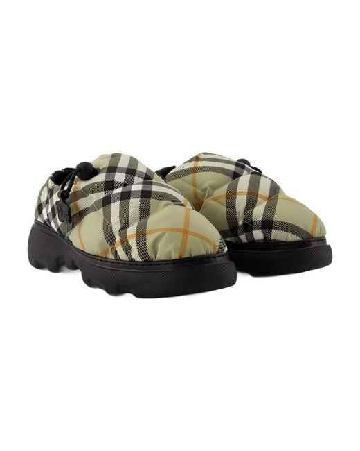 Flats Burberry en coloris Green