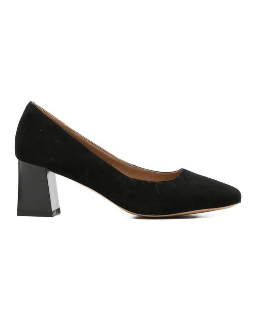 Linda Baumann Black Pumps