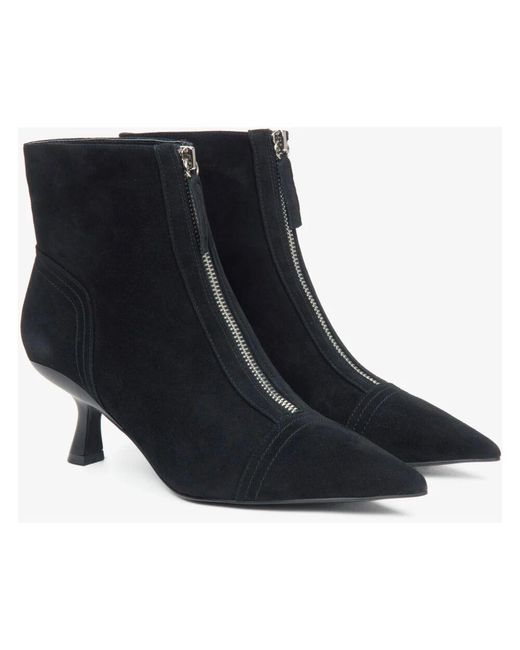Heeled Boots di ESTRO in Black