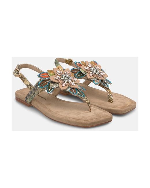 Alma En Pena. Brown Flat Sandals