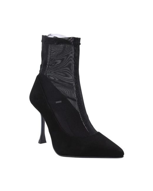 March23 Black Pumps