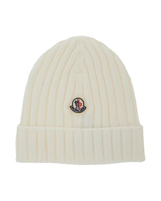 Moncler Ribbed Logo-Patch Beanie in het White