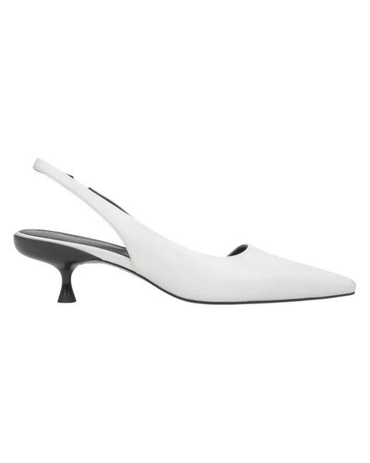 ESTRO White Pumps