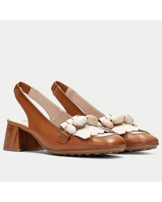 Hispanitas Brown Pumps