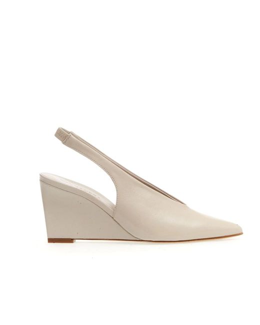 Halmanera White Wedges