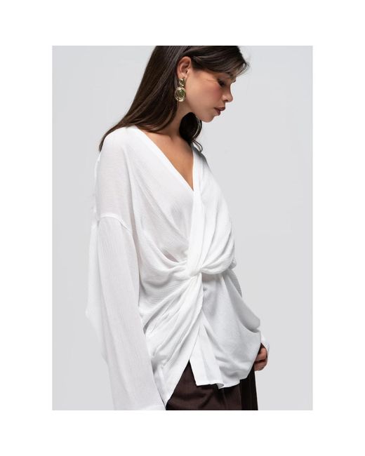 GUAJA. Blouses in het White
