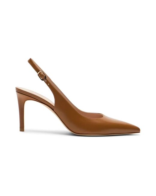 Pumps di Stuart Weitzman in Brown
